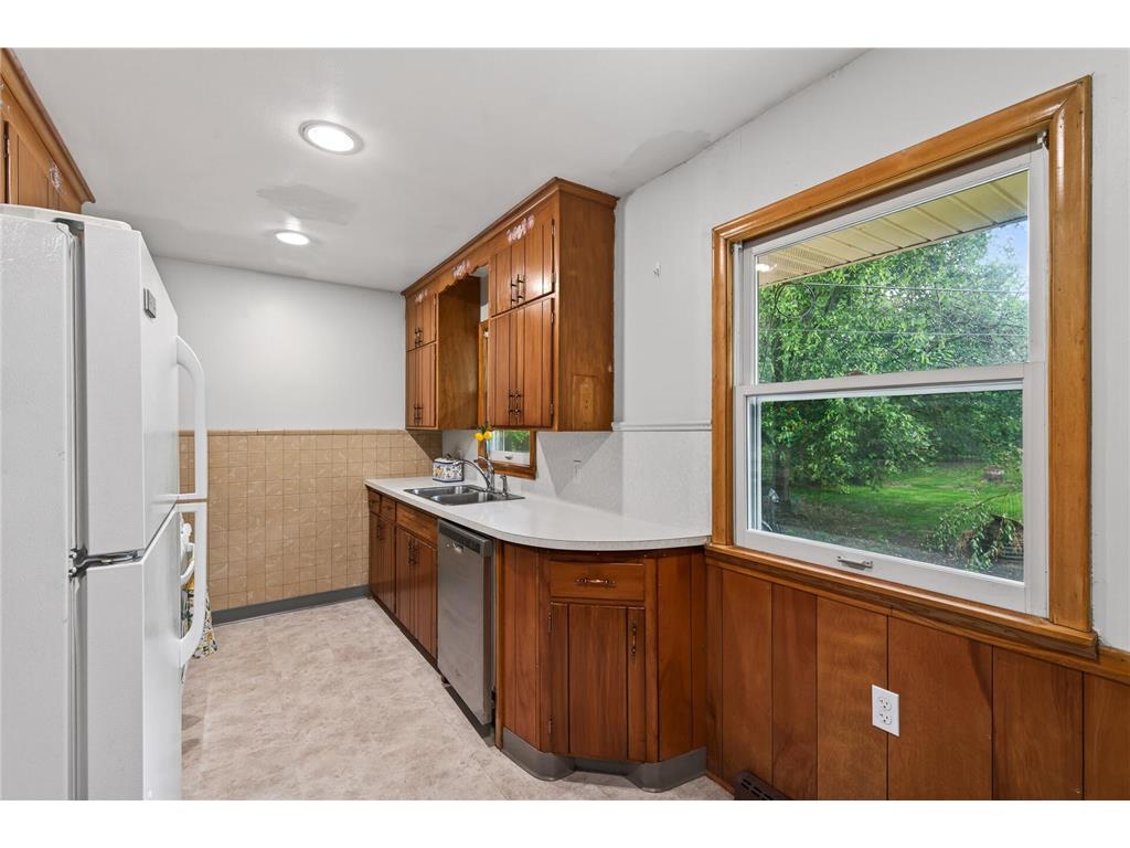 6102 Hampshire Avenue N Crystal MN 55428 7082955 image16
