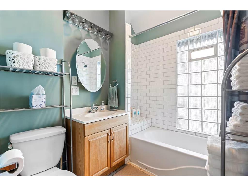 611 Broadway Street NE Minneapolis MN 55413 7011510 image12