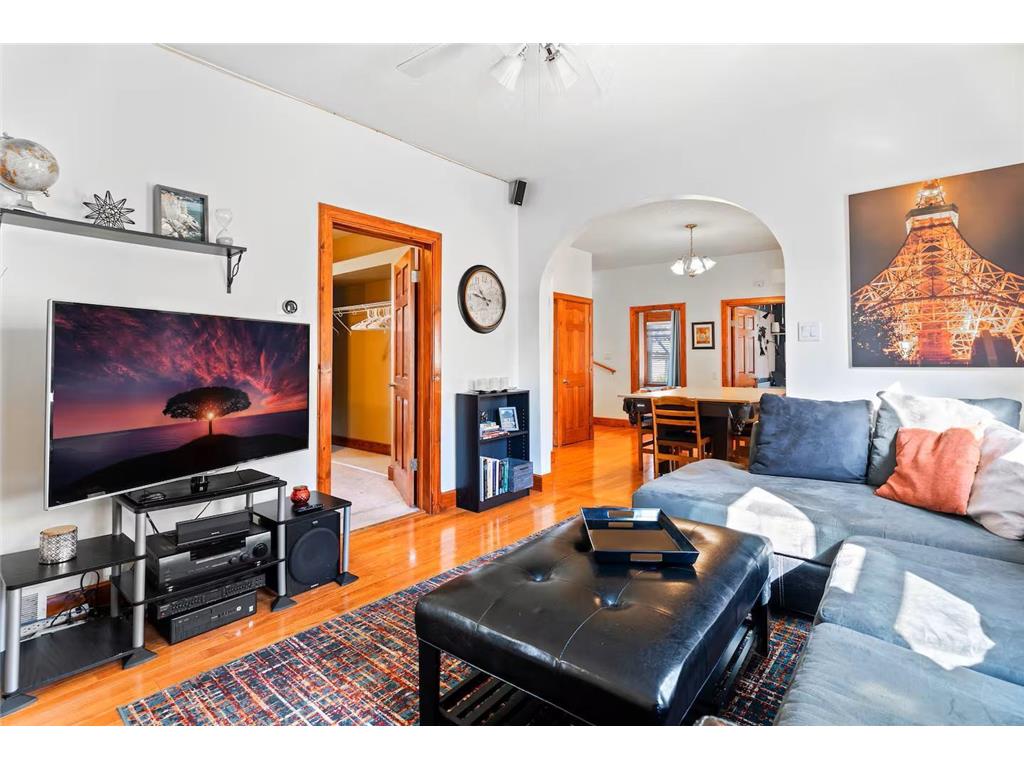 611 Broadway Street NE Minneapolis MN 55413 7011510 image2