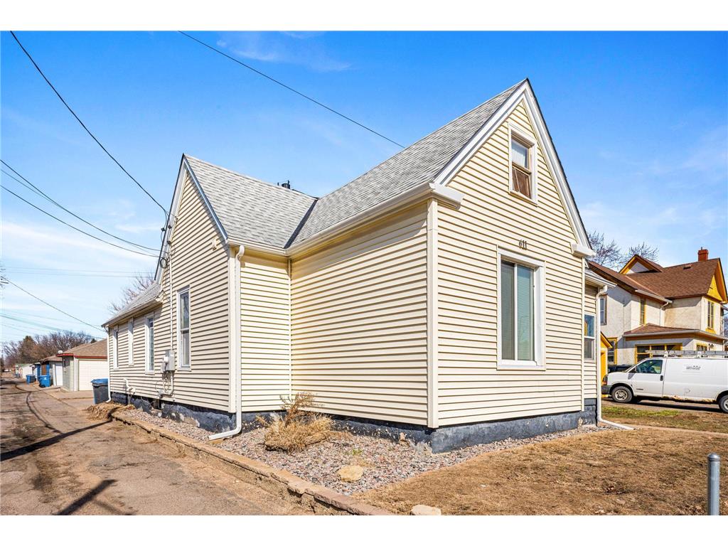 611 Broadway Street NE Minneapolis MN 55413 7011510 image22