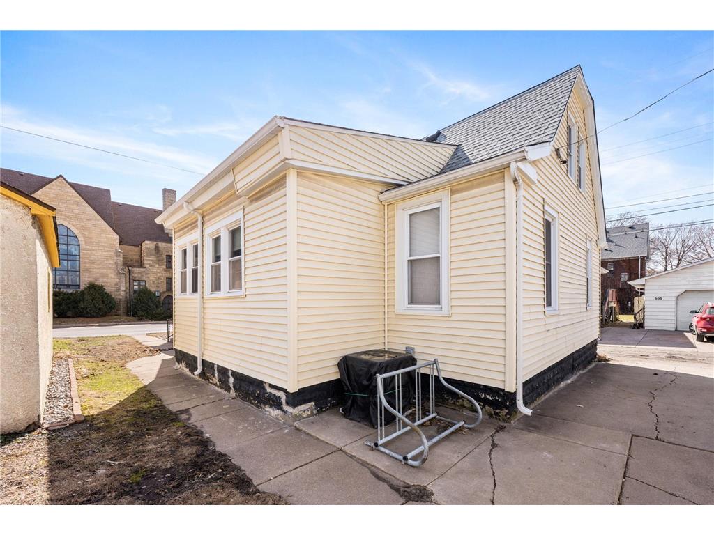 611 Broadway Street NE Minneapolis MN 55413 7011510 image26