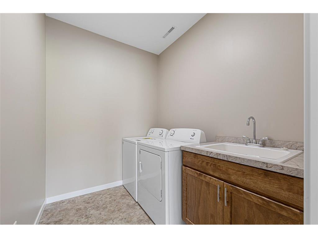 611 Northwood Place Janesville MN 56048 6782623 image24