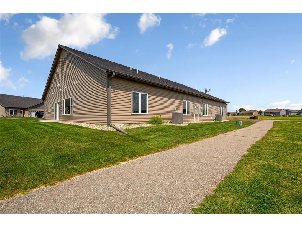 611 Northwood Place Janesville MN 56048 6782623 image4