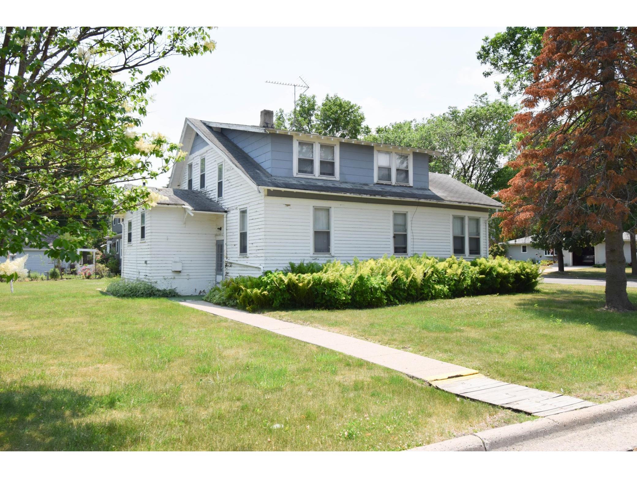 611 S 9th Street, Bird Island, MN 55310 MLS 6012055 Edina Realty