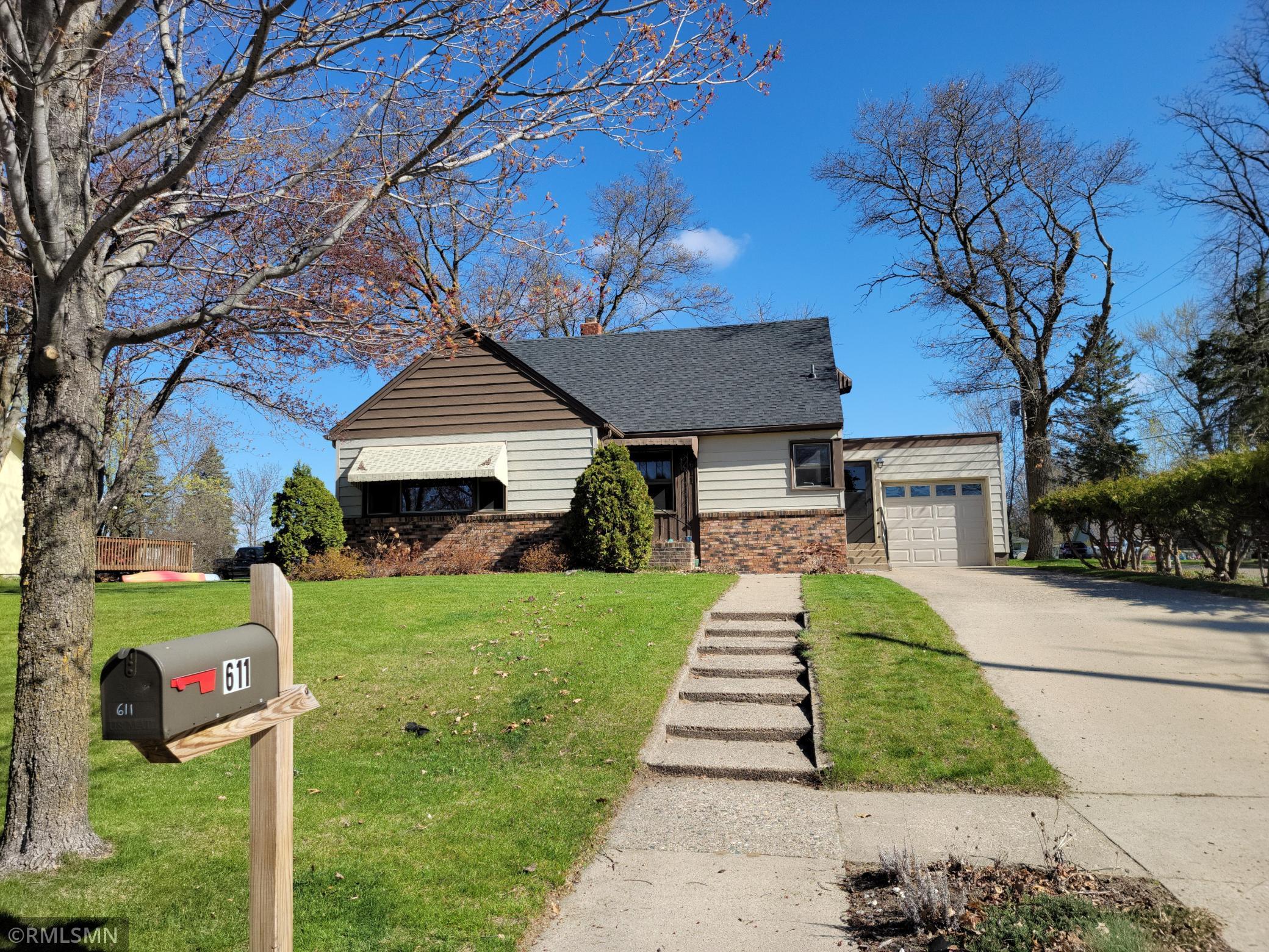 611 Summit Avenue NE, Staples, MN 56479 MLS 5751614 Edina Realty