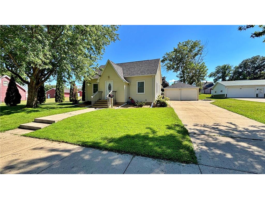 611 W Lincoln Street Springfield MN 56087 6776313 image1