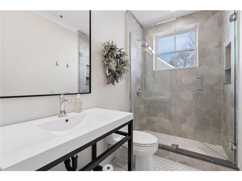 6112 Kellogg Avenue #100 Edina MN 55424 7014321 image20