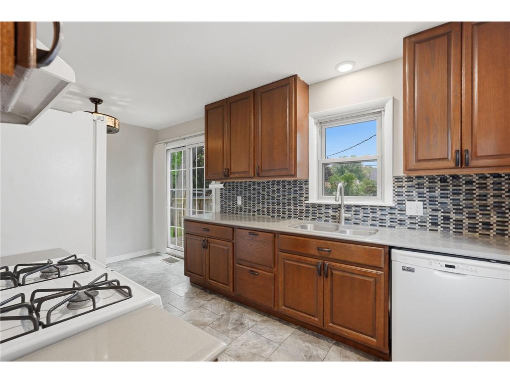 6114 Dupont Avenue N Brooklyn Center MN 55430 7091669 image16