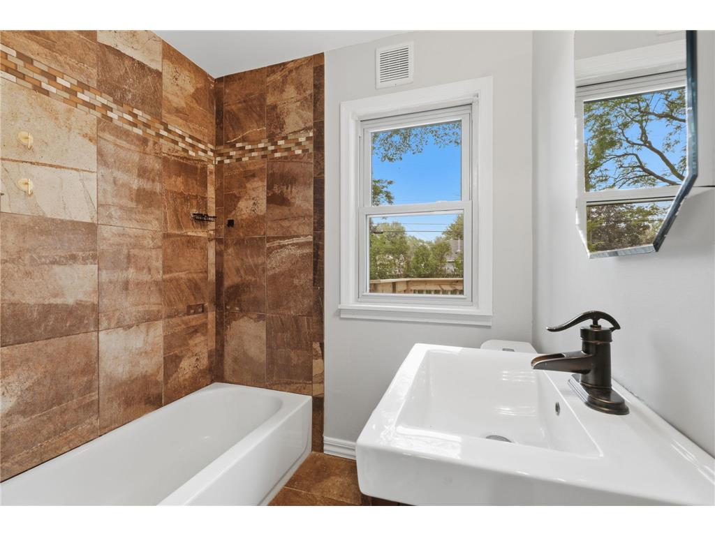 6114 Dupont Avenue N Brooklyn Center MN 55430 7091669 image25