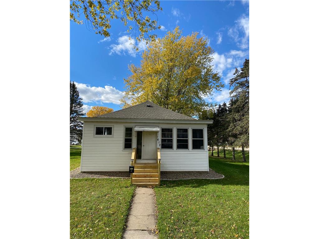 612 Bluff Ave Saint Charles MN 55972 6627415 image1