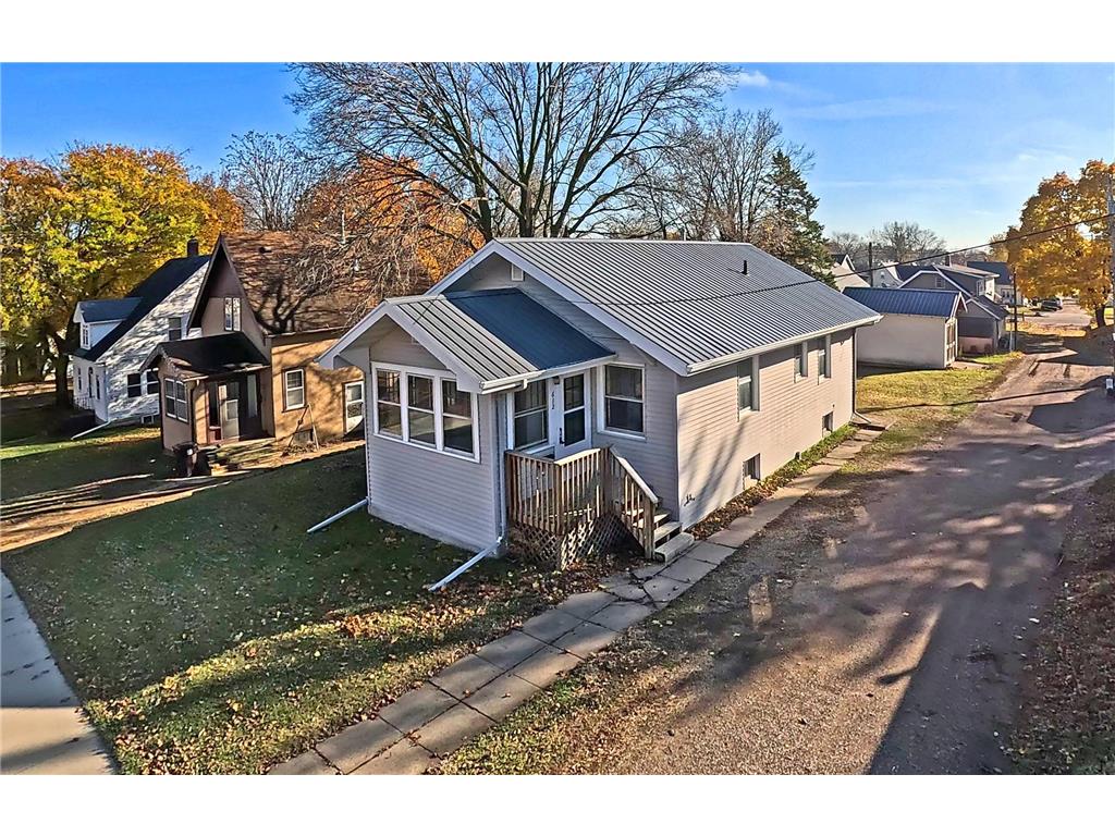 612 E 3rd Street Fairmont MN 56031 6632191 image1