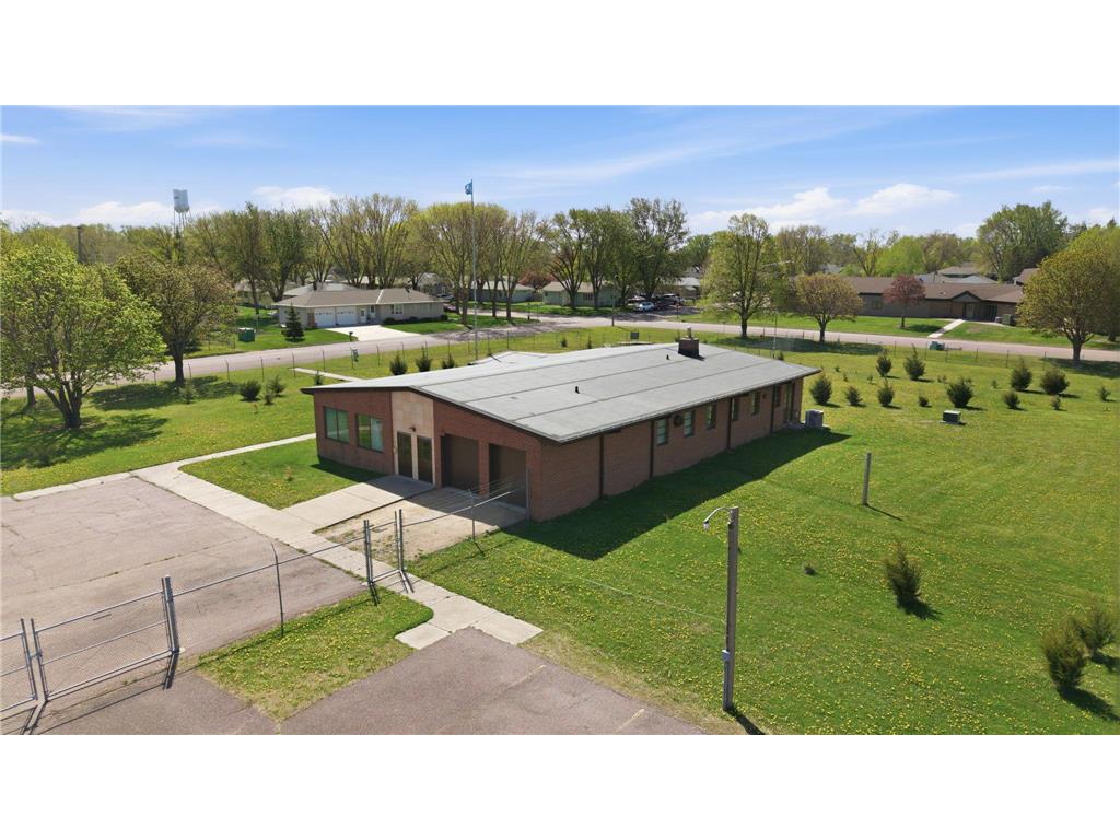 612 N Brown Street Winthrop MN 55396 7077575 image1