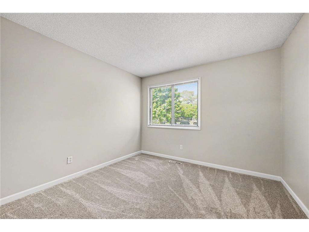 6123 78th Avenue N Brooklyn Park MN 55443 7097243 image15