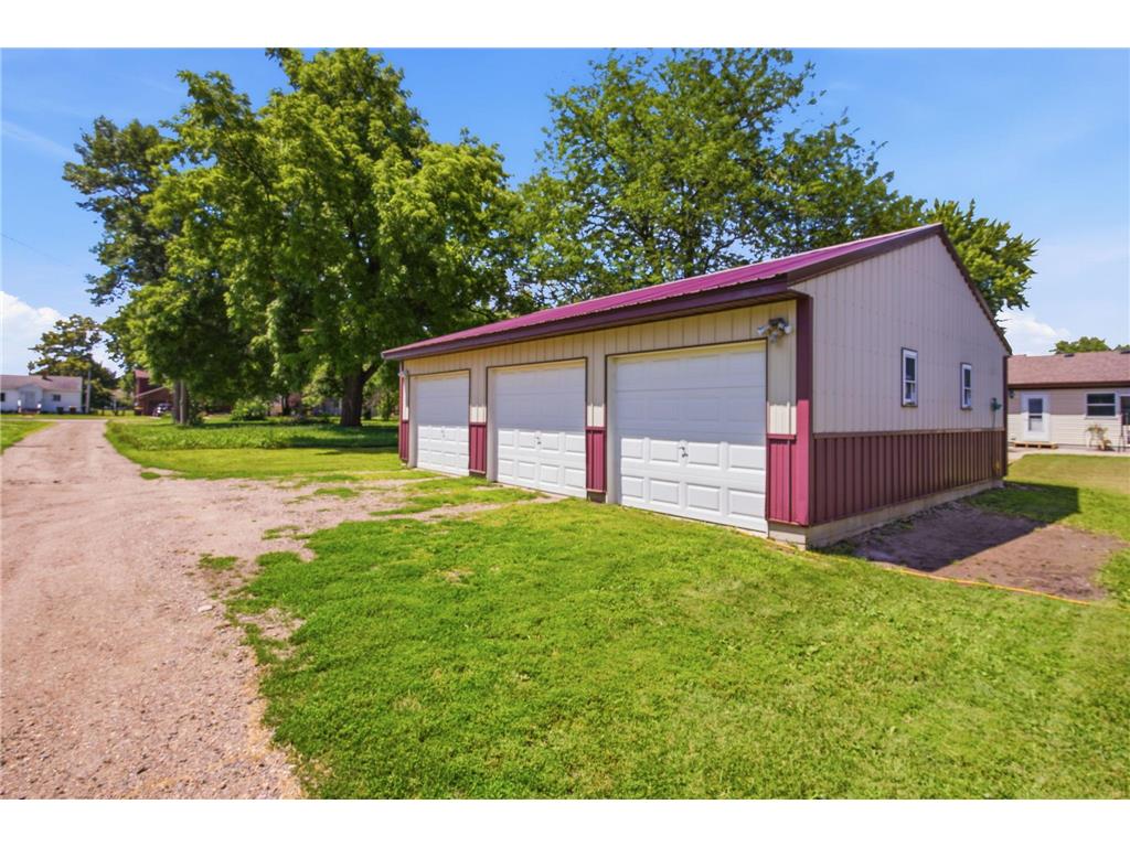 613 E Elm Avenue Olivia MN 56277 7104721 image4