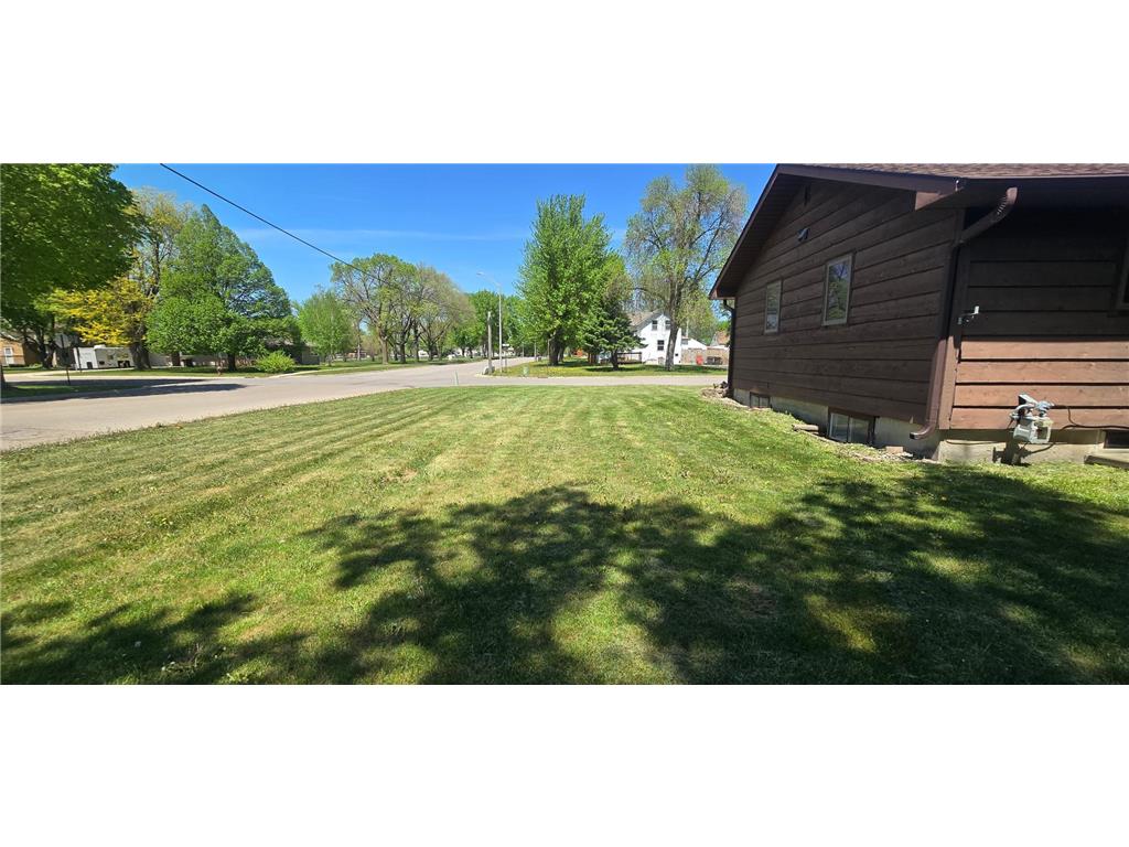 613 E Walnut Avenue Olivia MN 56277 7074915 image4