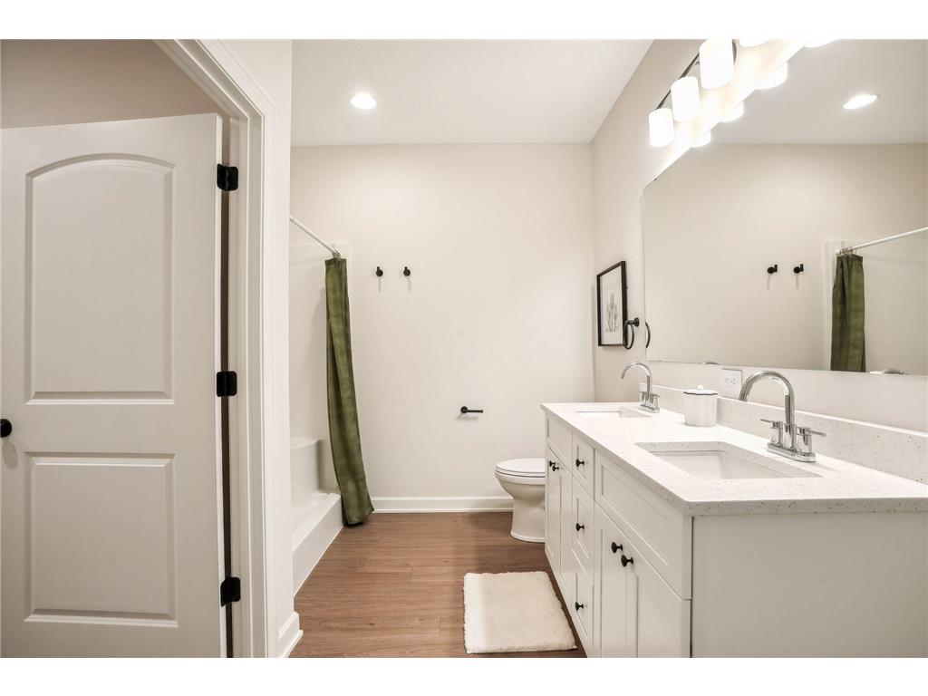 613 Field Point Street Roberts WI 54023 6816136 image25