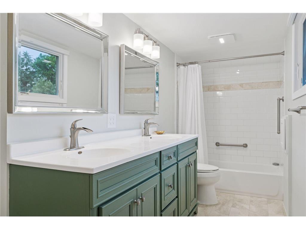 613 S Owasso Boulevard W Roseville MN 55113 - Owasso 6812291 image16