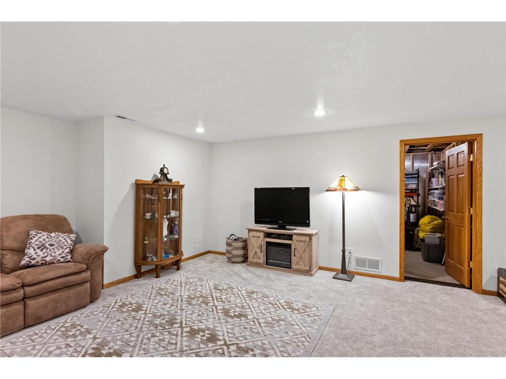 613 Temple Street Alexandria MN 56308 7043261 image23