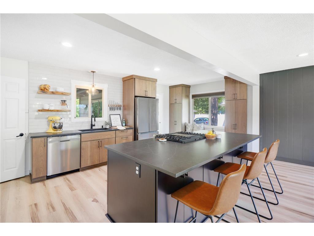 6137 Lee Avenue N Brooklyn Center MN 55429 6721421 image1