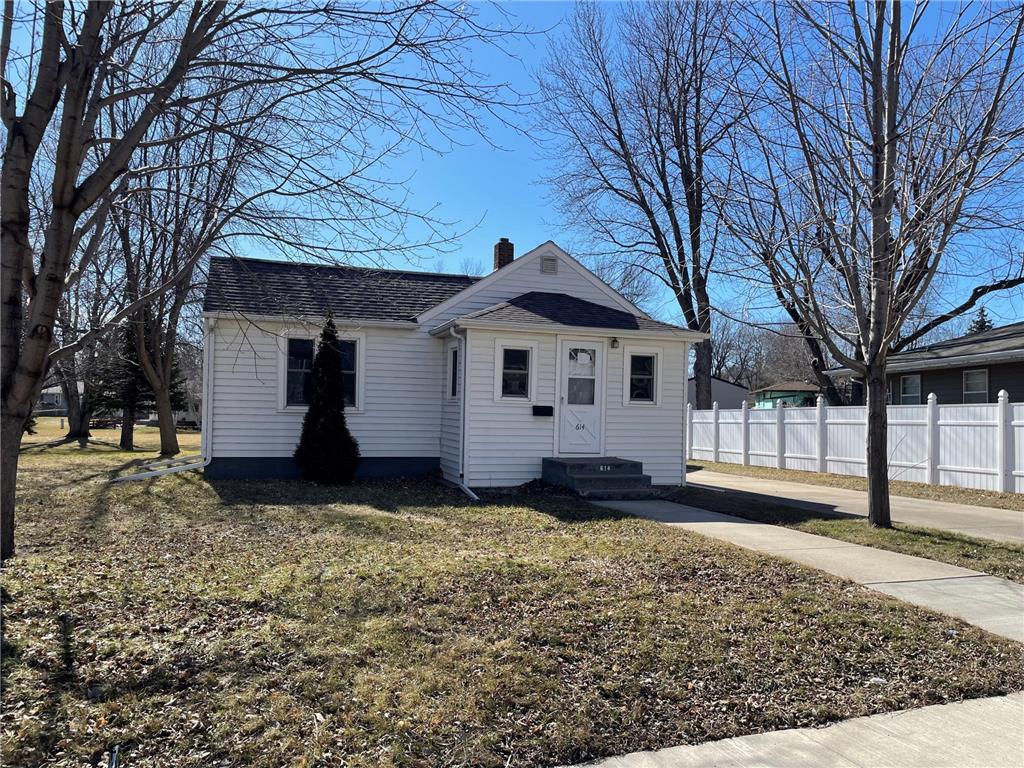 614 W James Avenue W Marshall MN 56258 6499309 image1