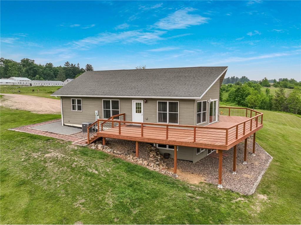 615 18th Street Prairie Lake Twp WI 54728 7026631 image1