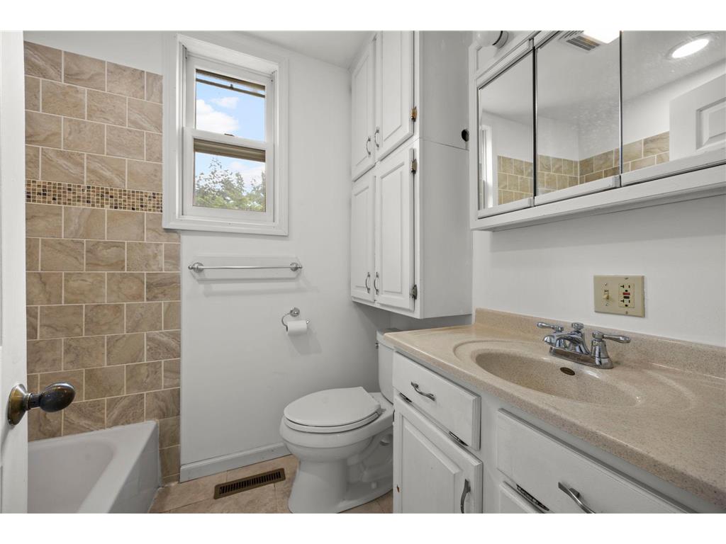 615 1st Street NW Faribault MN 55021 7084449 image12