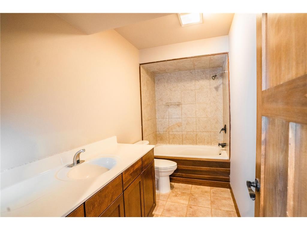 615 5th St NE Plainview MN 55964 6824838 image11