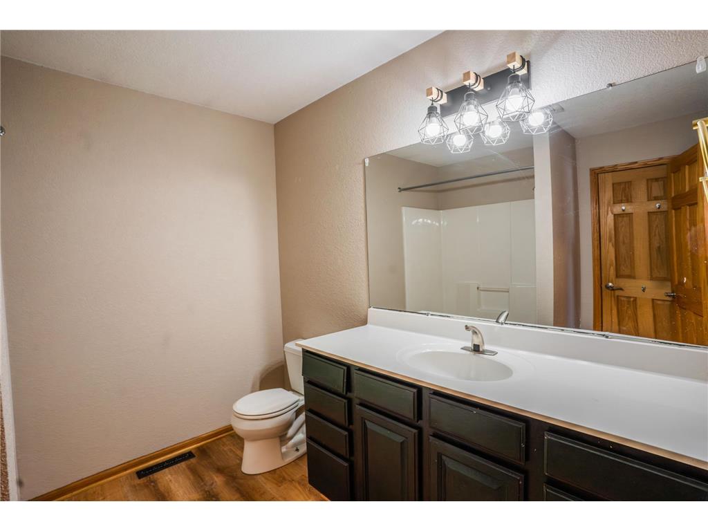 615 5th St NE Plainview MN 55964 6824838 image15