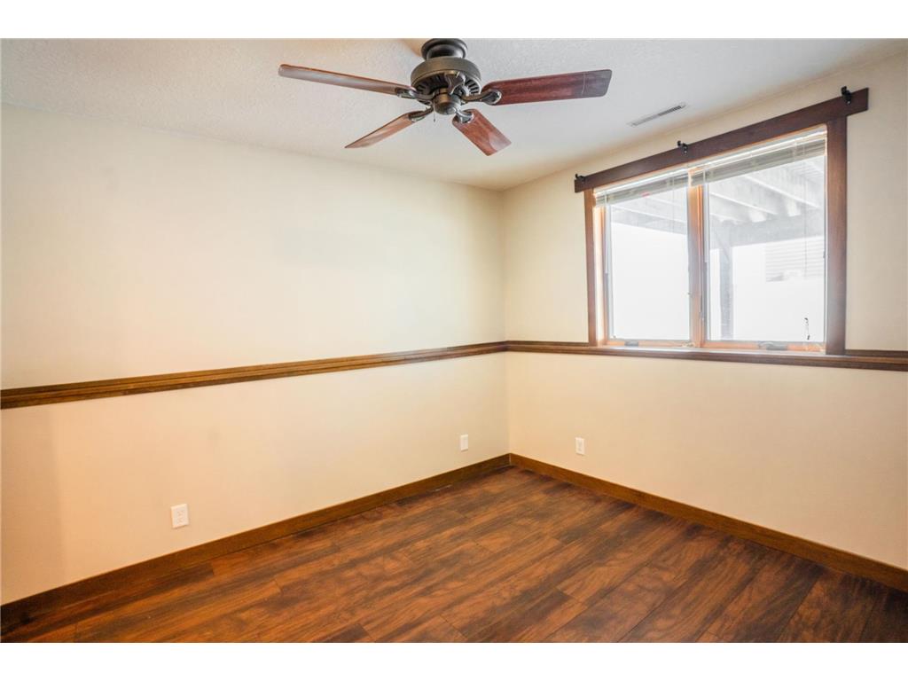 615 5th St NE Plainview MN 55964 6824838 image17