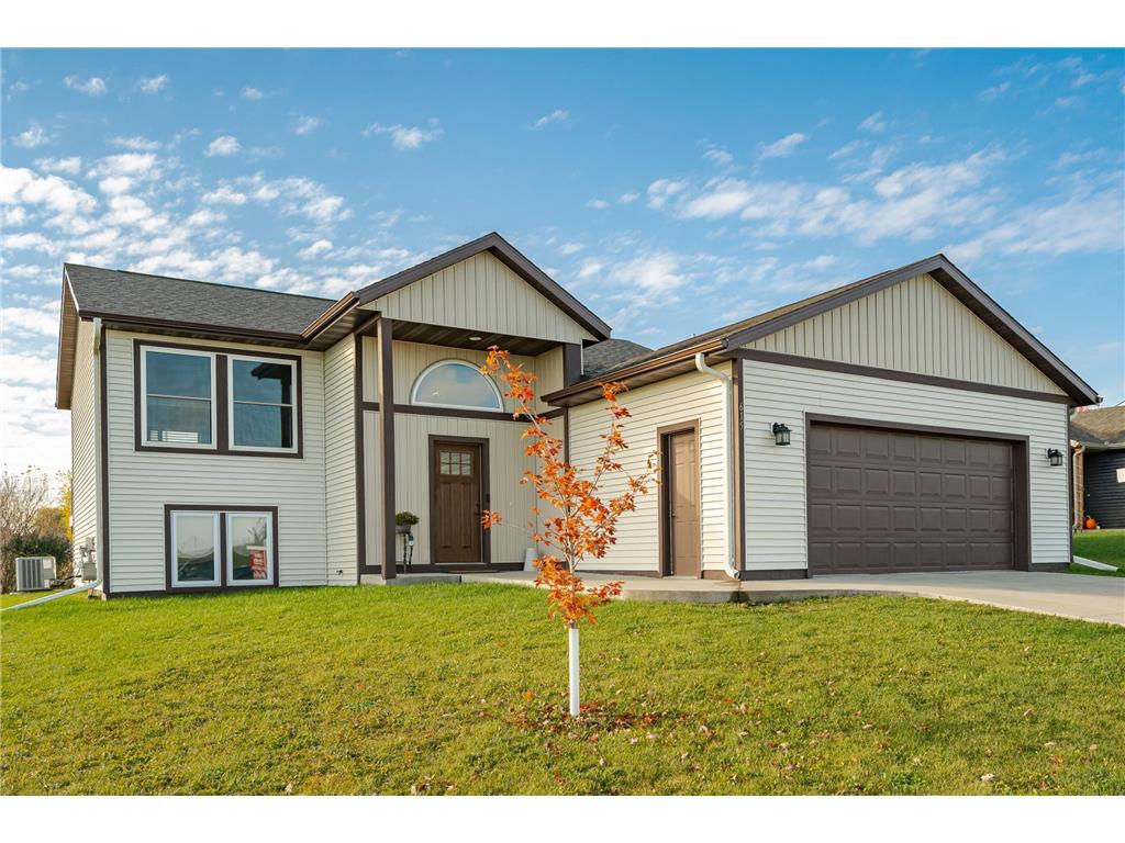 615 7th Avenue NE Plainview MN 55964 6792989 image1