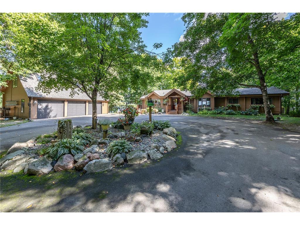 615 Spain Drive NW Hackensack MN 56452 - Woman 6706647 image1