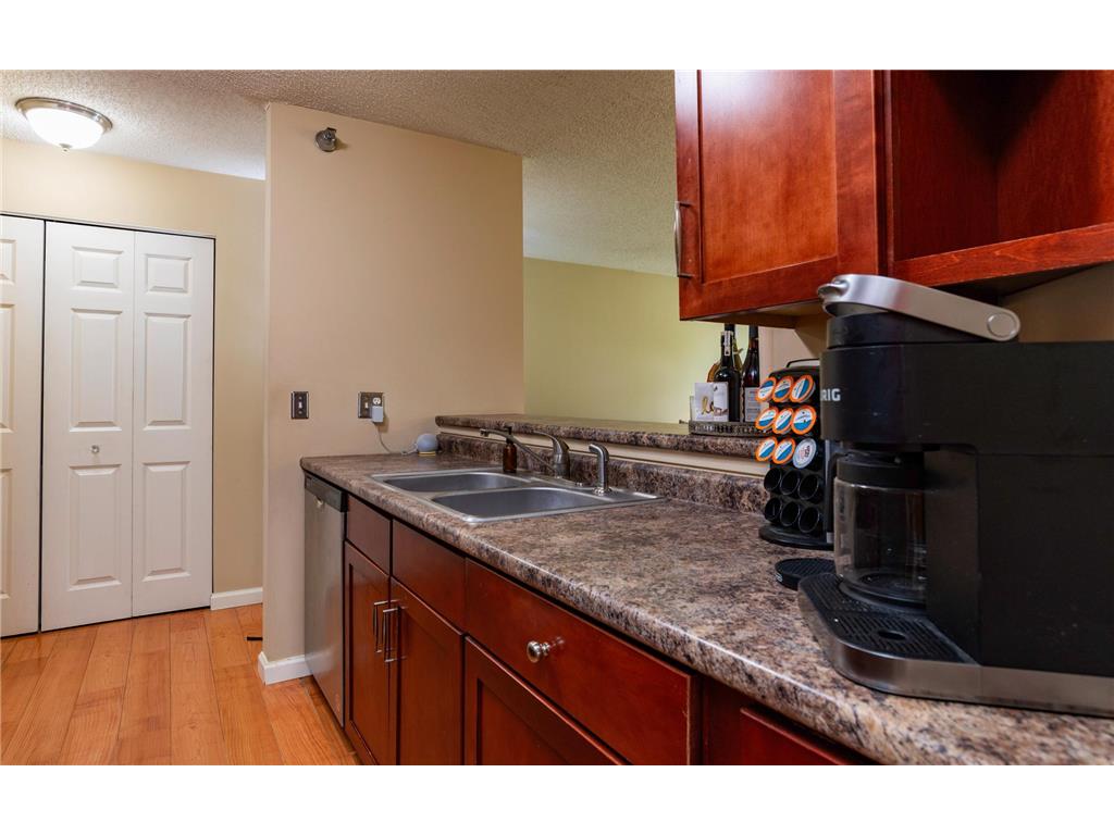 6155 Chasewood Parkway #201 Minnetonka MN 55343 7070781 image4