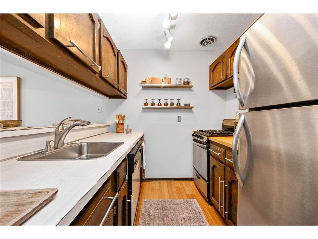 6158 Golden Valley Road Golden Valley MN 55422 7052236 image10