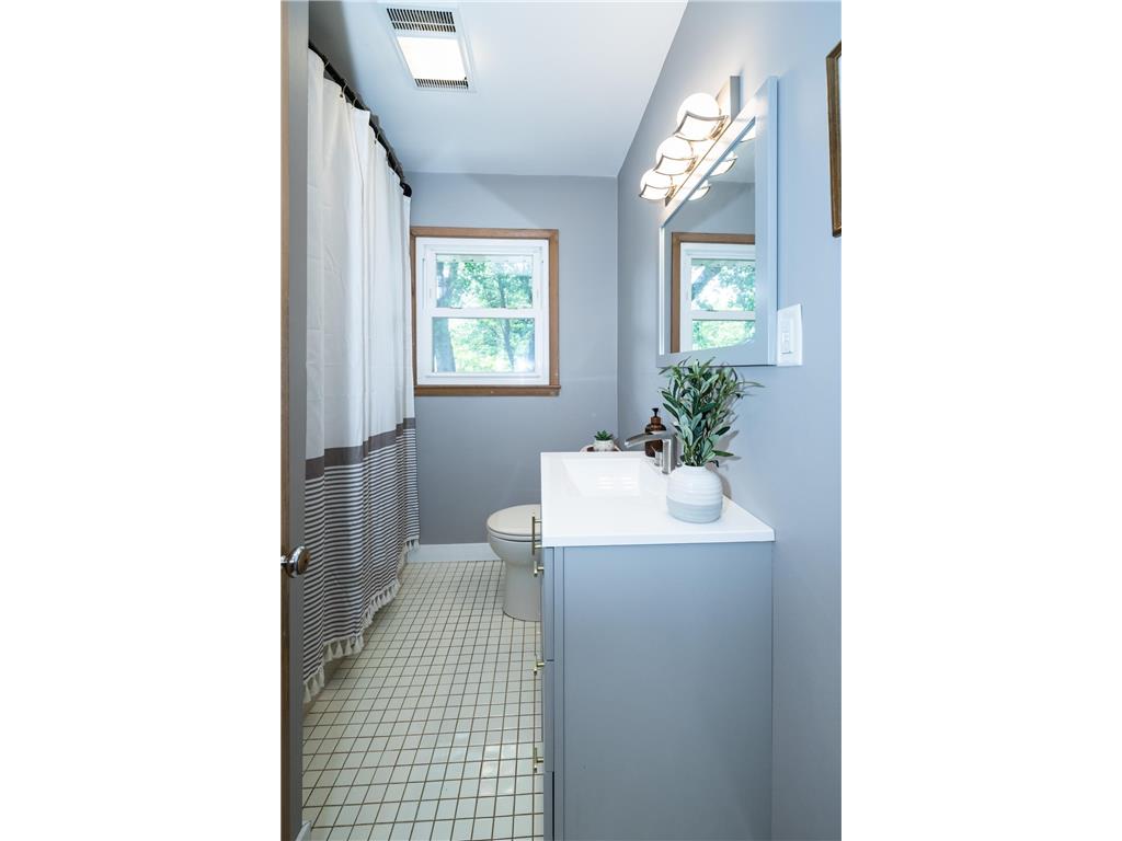 616 Esther Lane Woodbury MN 55125 7080188 image32