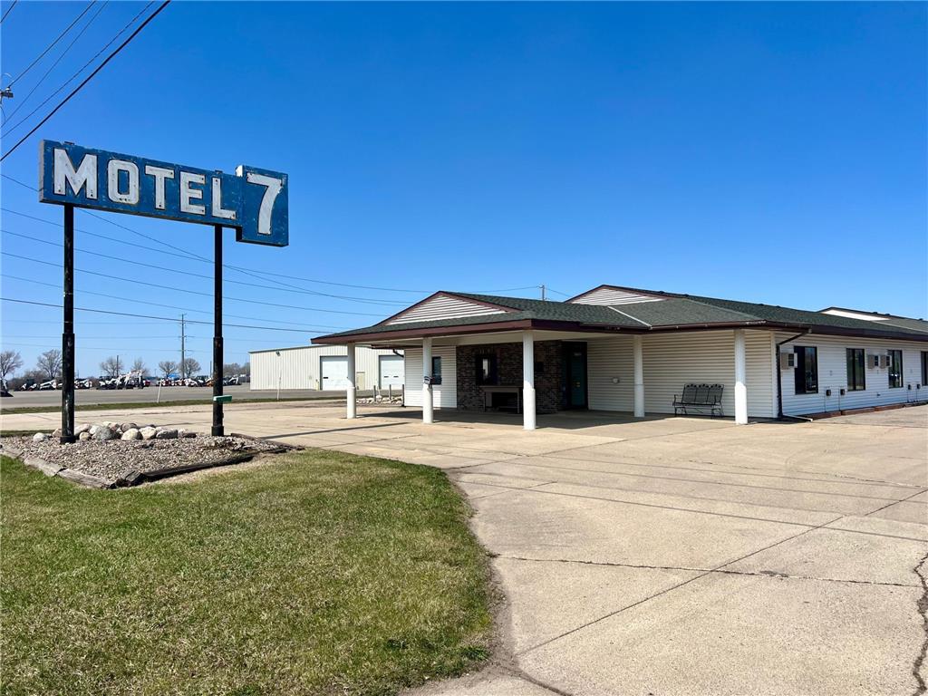 616 Frontier Drive Fergus Falls MN 56537 6520411 image1