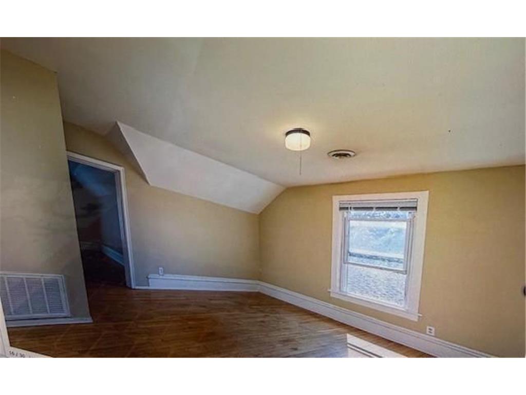 616 Monroe Street NE Minneapolis MN 55413 7001881 image12