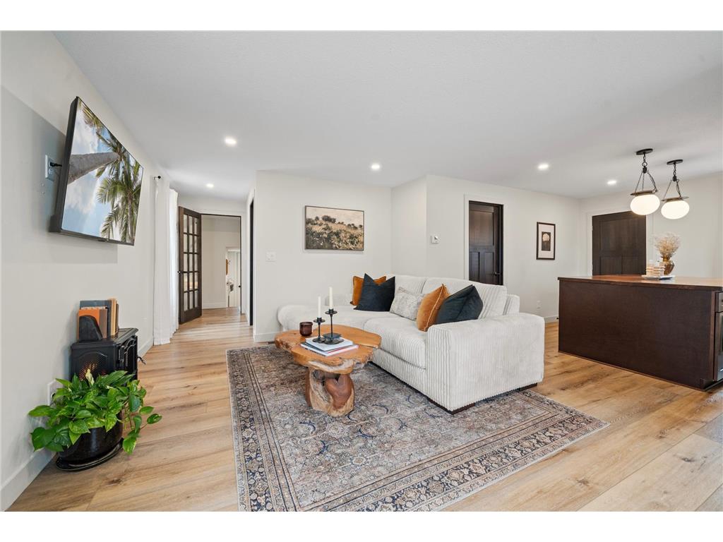 617 10th Avenue W Alexandria MN 56308 7048240 image1