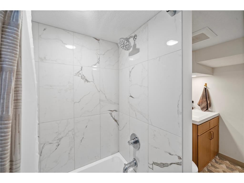 617 10th Avenue W Alexandria MN 56308 7048240 image26