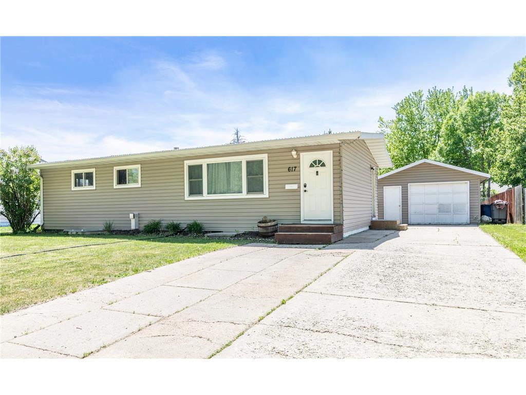 617 Cedar Lane Moorhead MN 56560 7084837 image1