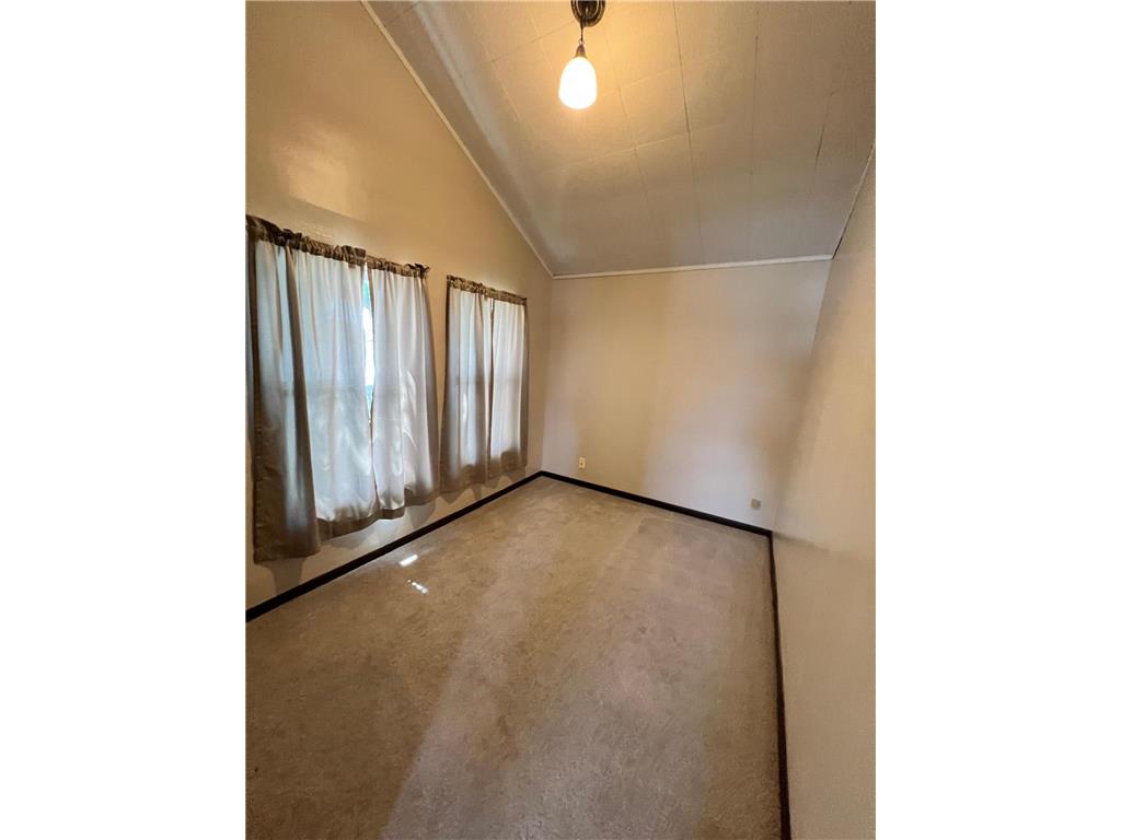 617 W 3rd Street Madison MN 56256 7084703 image4