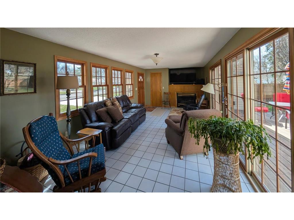 617 N 9th Street Montevideo MN 56265 7059350 image7