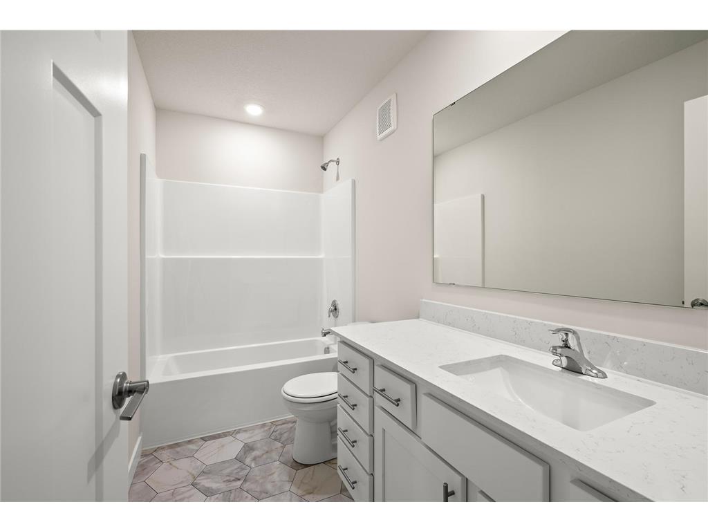 617 Redwood Loop N Cambridge MN 55008 6748790 image17