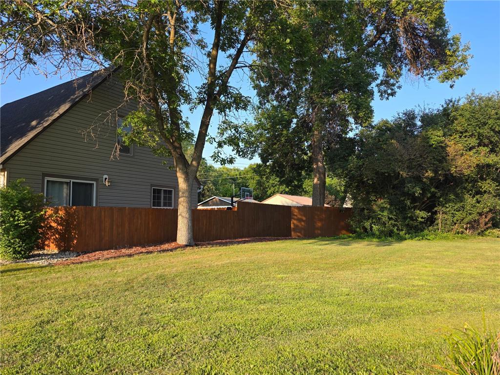 617 S Hiawatha Avenue Pipestone MN 56164 7056819 image2