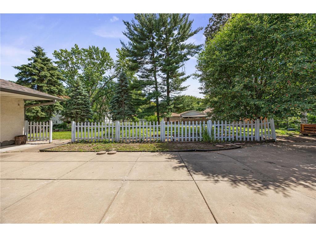 6177 Upper 48th Street N Oakdale MN 55128 7100147 image19