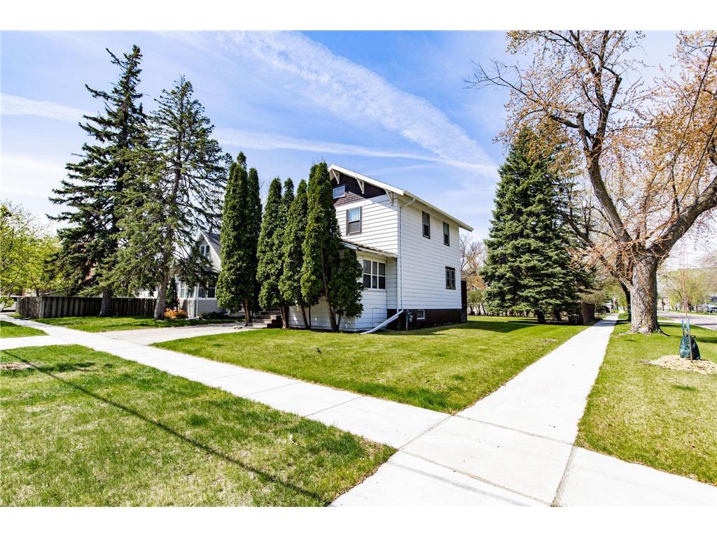 618 Oak Street N Fargo ND 58102 7072548 image1