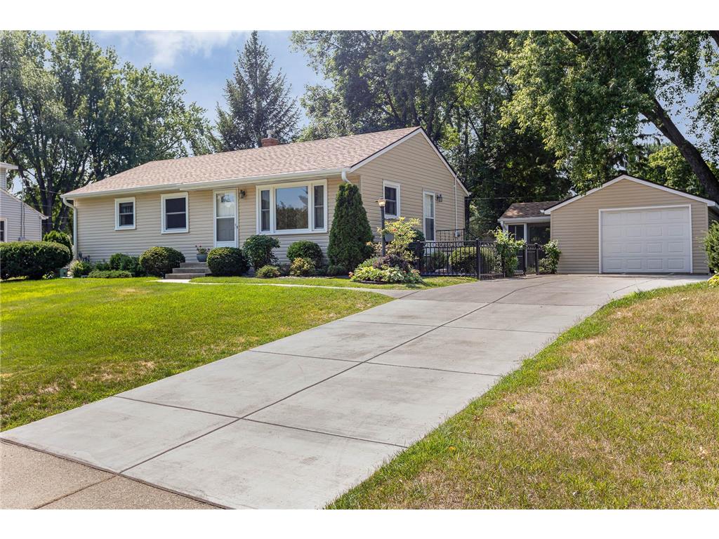 6181 Oak Knoll Drive, Woodbury, MN, 55125 MLS 6245637 Edina Realty