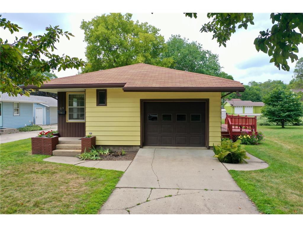 619 9th Street NW Willmar MN 56201 6408520 image1