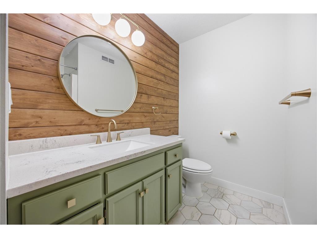 620 N Washington Avenue Detroit Lakes MN 56501 7072458 image15