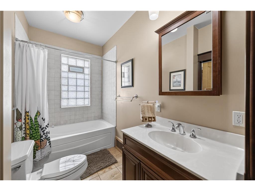 620 Van Buren Street NE Minneapolis MN 55413 7069234 image11