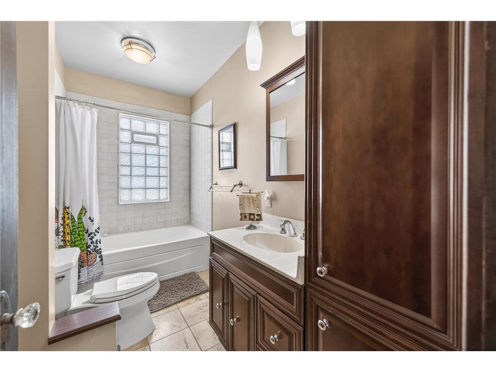 620 Van Buren Street NE Minneapolis MN 55413 7069234 image16